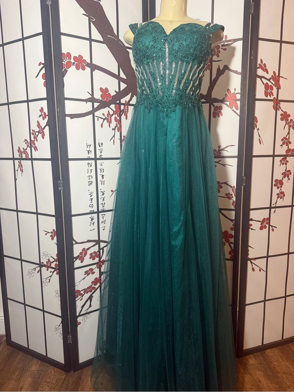 Embellished Emerald Green Maxi Dress with Lace Bodice
